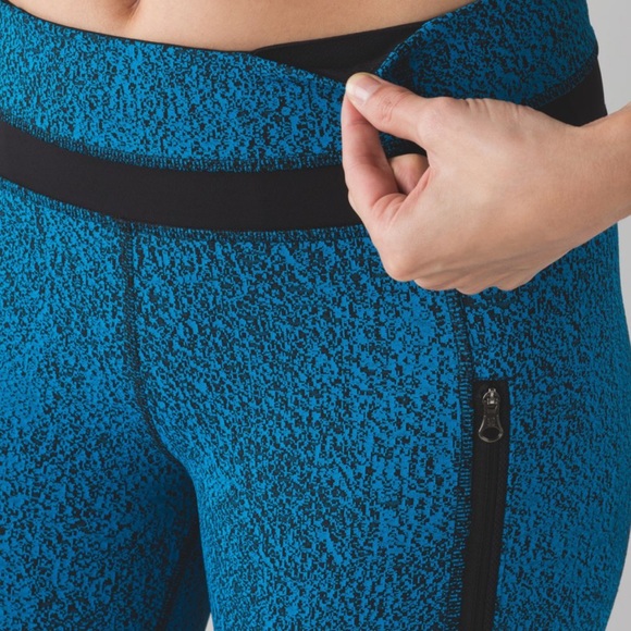 Lululemon Inspire Tight II
Power Luxtreme Spray Jacquard Shockin BlueBlack SZ 8 - Picture 12 of 15